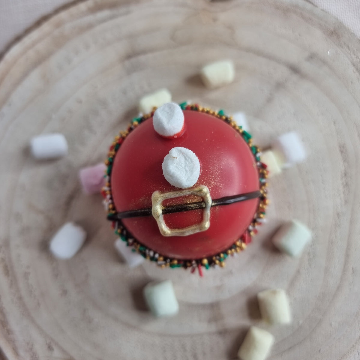 4er Set Heiße-Schokoladen-Bomben - festliche Schokoladenkugeln mit Marshmallows (Geschenk)